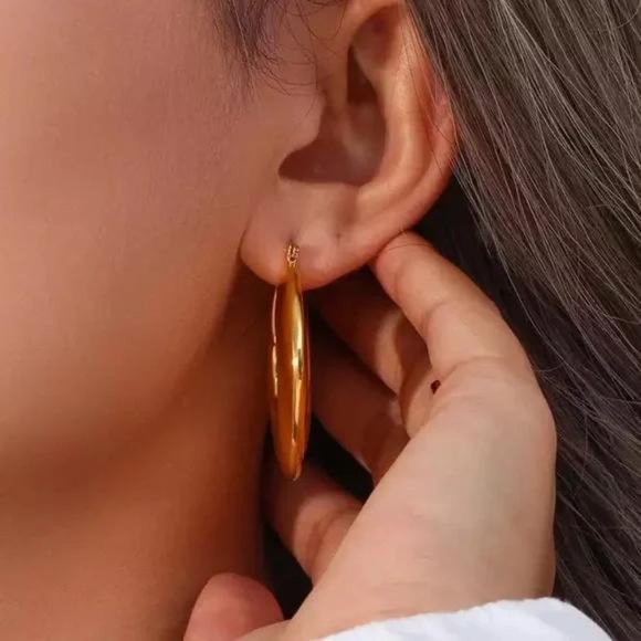 NEW 18K GOLD HOLLOW HOOP EARRINGS, NICE EARRINGS, CUTE EARRINGS - Picture 5 of 7